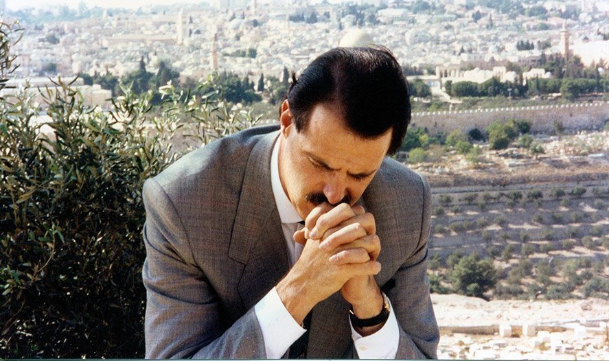 Mike evans Praying in Jerusalem